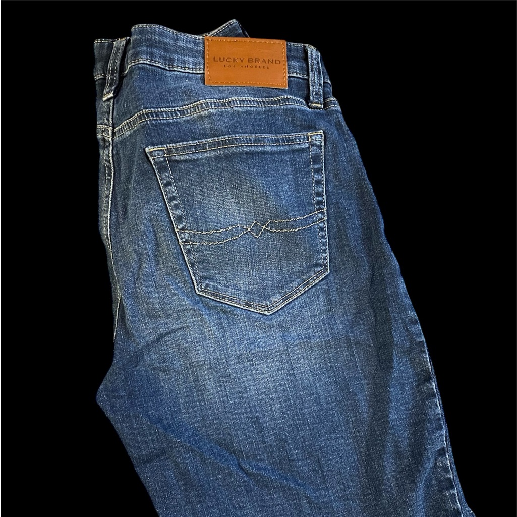 Womenâs Lucky Brand Relaxed Fit Denim Shorts Size 8 Womenâs Lucky Brand Relaxed Fit Denim Shorts Size 8